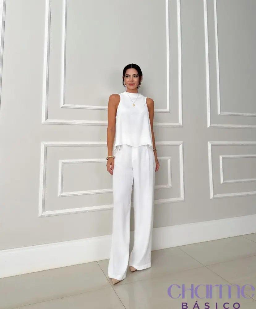 Conjunto Minimalista – Elegância e Conforto para um Estilo Sofisticado